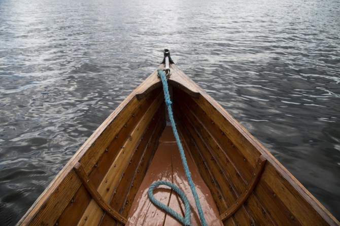 front-of-a-small-boat-1467013016IIw